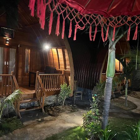 Made Taro - Menjangan Homestay Баньюведанг Экстерьер фото