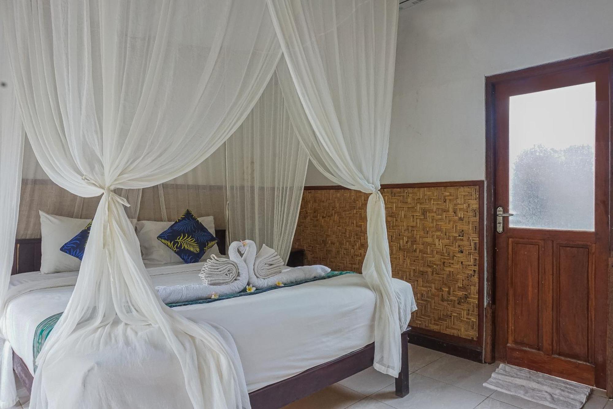 Made Taro - Menjangan Homestay Баньюведанг Экстерьер фото