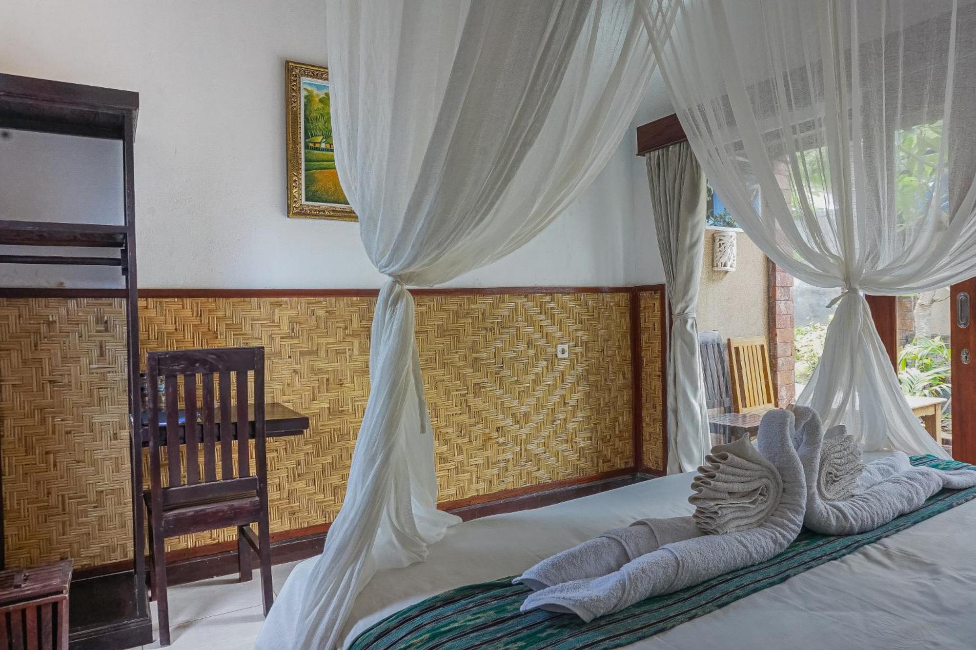 Made Taro - Menjangan Homestay Баньюведанг Экстерьер фото