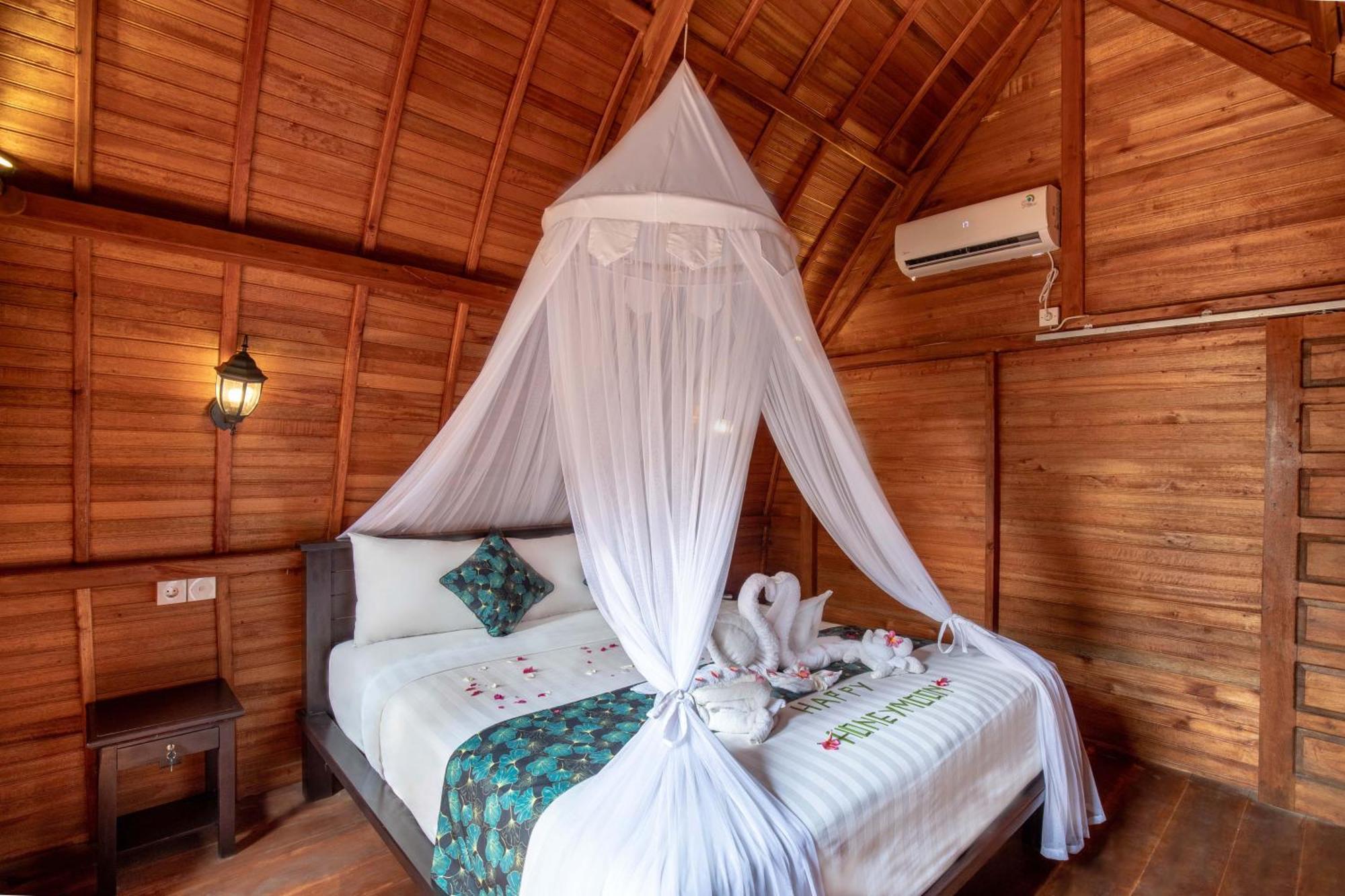 Made Taro - Menjangan Homestay Баньюведанг Экстерьер фото